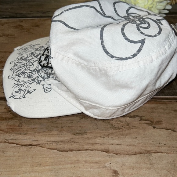NWT distressed page boy type hat white and black. Adjustable for perfect fit. - Picture 3 of 4